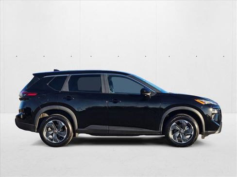 Used 2024 Nissan Rogue SV image 4