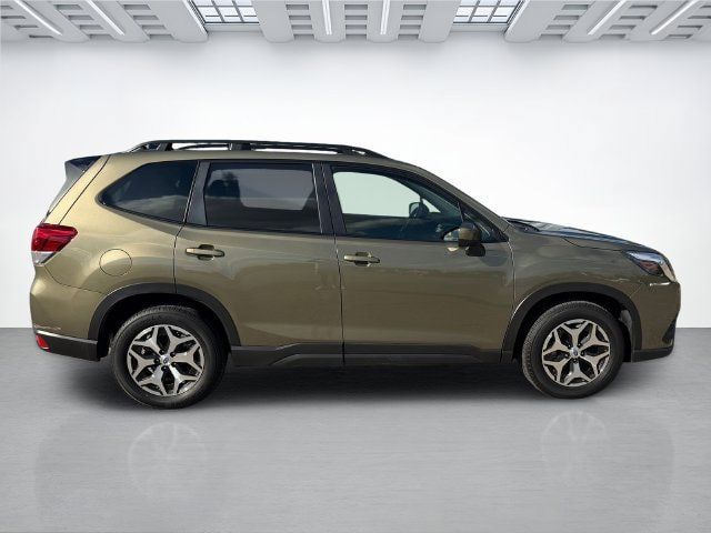 Used 2024 Subaru Forester Premium AWD/4WD image 3