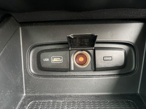 Used 2022 Hyundai Venue SE image 22