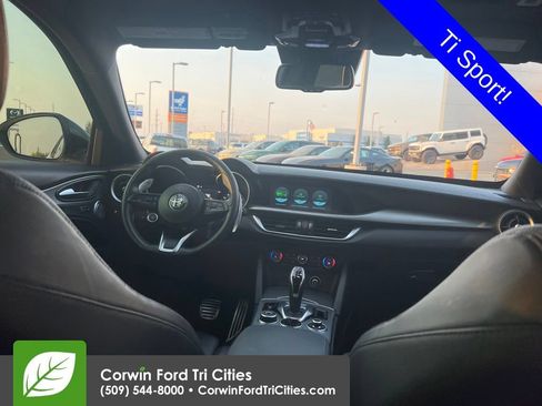Used 2020 Alfa Romeo Stelvio Ti Sport w/ Quick Order Package 22S Sport AWD/4WD image 3