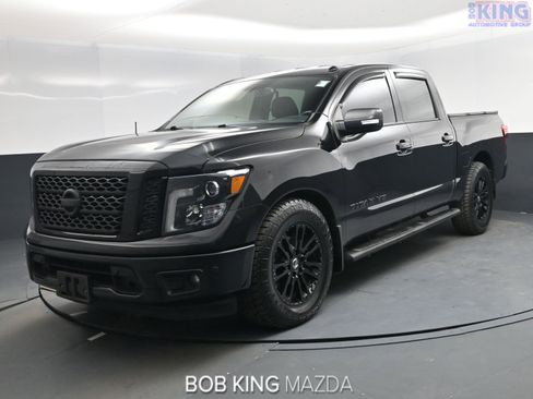 Used 2018 Nissan Titan SV w/ SV Convenience Package image 1