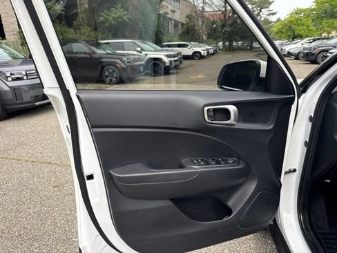 Used 2024 Hyundai Venue SEL FWD image 37