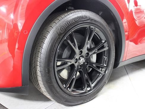 Used 2022 Tesla Model Y Long Range image 32