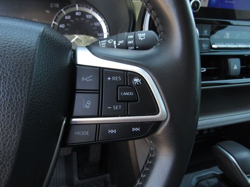 Used 2023 Toyota Highlander LE FWD image 24