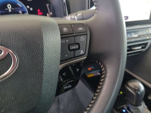 Used 2025 Toyota Camry SE FWD image 33