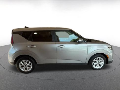 Used 2025 Kia Soul LX w/ LX Technology Package FWD image 13