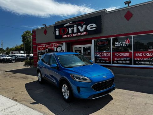 Used 2020 Ford Escape SE FWD image 1