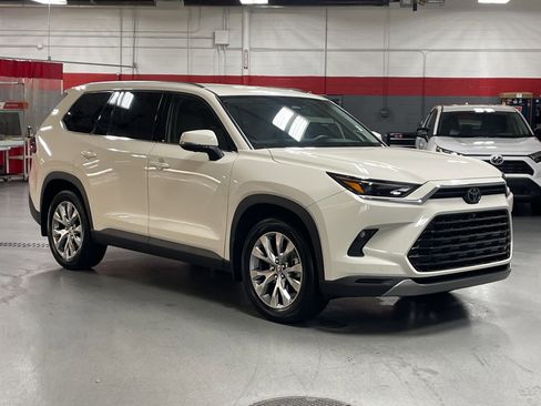 Used 2024 Toyota Grand Highlander Limited image 2