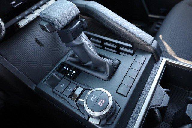 Used 2025 Toyota 4Runner SR5 AWD/4WD image 15