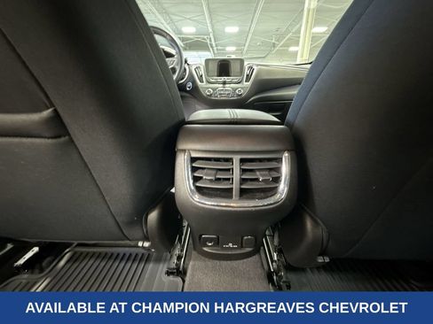Used 2017 Chevrolet Malibu LT FWD image 29