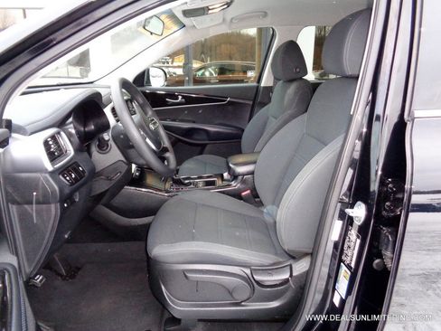 Used 2019 Kia Sorento AWD image 9