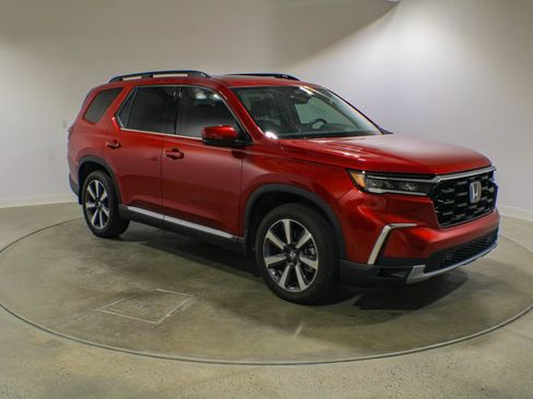Used 2025 Honda Pilot Touring image 8
