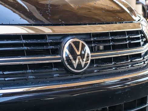 Used 2024 Volkswagen Jetta SE image 5