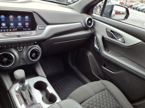 Used 2021 Chevrolet Blazer LT image 3