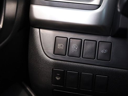 Used 2019 Toyota Highlander XLE AWD/4WD image 23