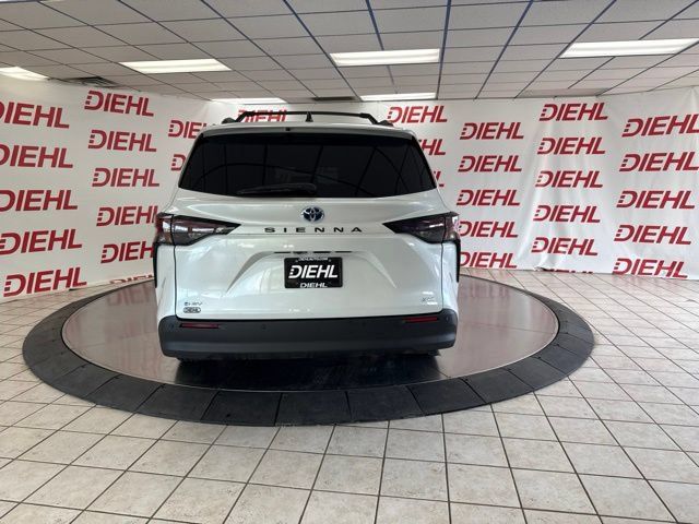 Used 2025 Toyota Sienna XLE w/ XLE Plus Package FWD image 24