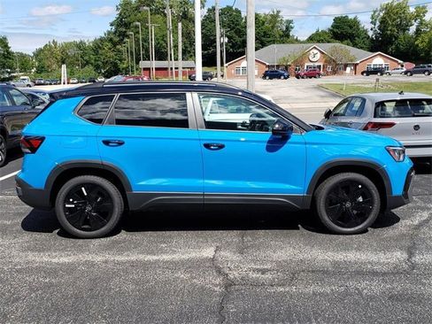 New 2025 Volkswagen Taos SE image 2