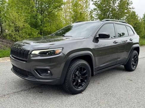 Used 2022 Jeep Cherokee Latitude AWD/4WD image 1