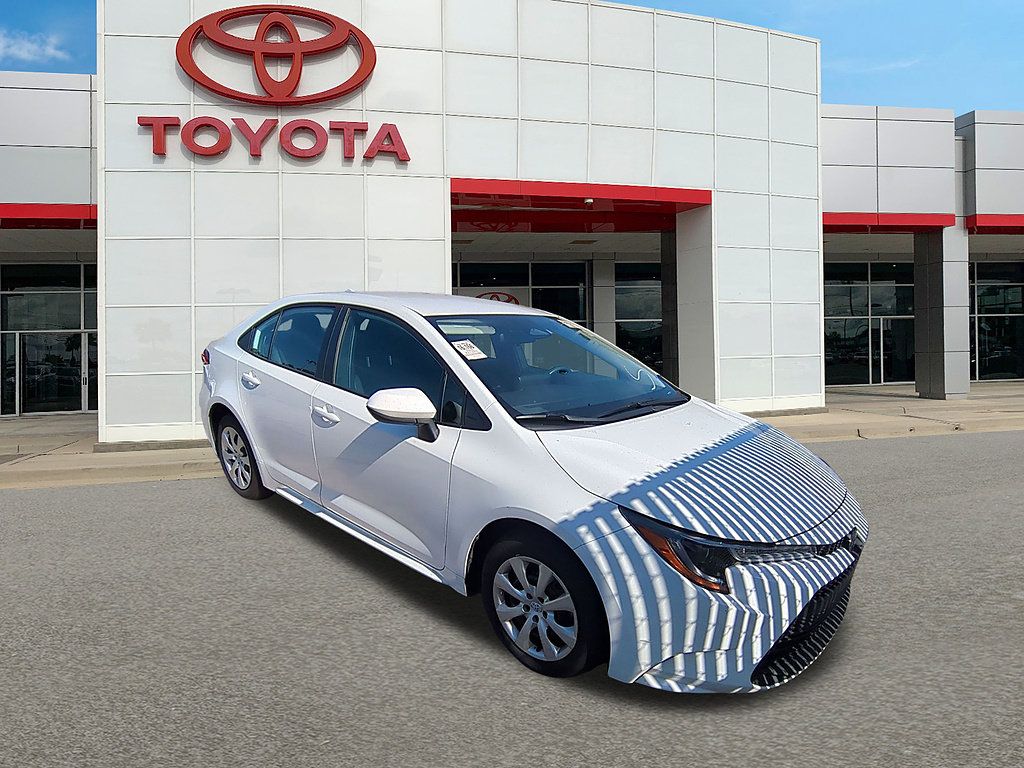 Used 2025 Toyota Corolla LE FWD image 1