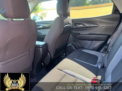 Used 2025 Chevrolet TrailBlazer LT AWD/4WD image 8