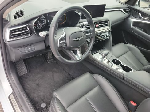 Used 2025 Genesis G70 2.5T image 3