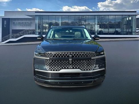 New 2026 Lincoln Navigator Reserve AWD/4WD image 2