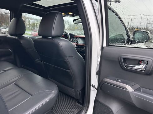 Certified 2019 Toyota Tacoma TRD Off-Road image 13