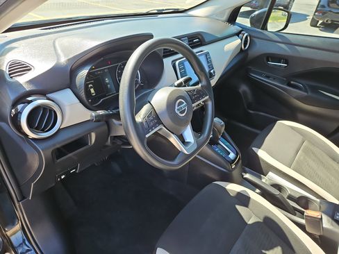 Used 2022 Nissan Versa SV image 12