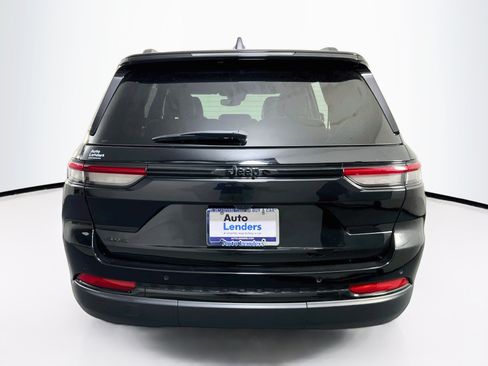 Used 2023 Jeep Grand Cherokee Altitude AWD/4WD image 6
