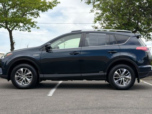 Used 2018 Toyota RAV4 LE AWD/4WD image 7