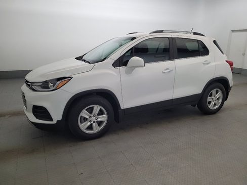 Used 2018 Chevrolet Trax LT w/ Driver Confidence Package FWD image 2