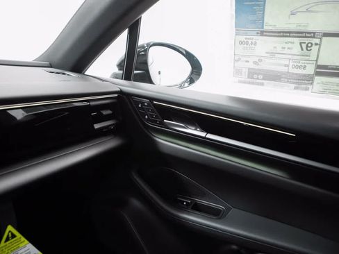 Certified 2026 Porsche Macan Electric RWD image 31