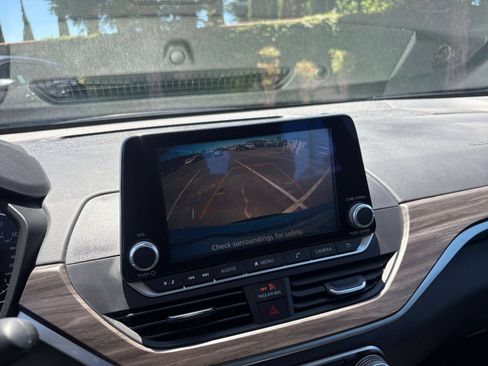 Used 2025 Nissan Altima 2.5 SV FWD image 23