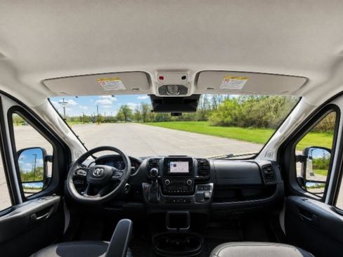Used 2024 RAM ProMaster 2500 w/ Convenience Group FWD image 11