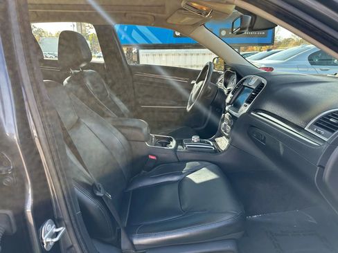 Used 2016 Chrysler 300 Limited image 13