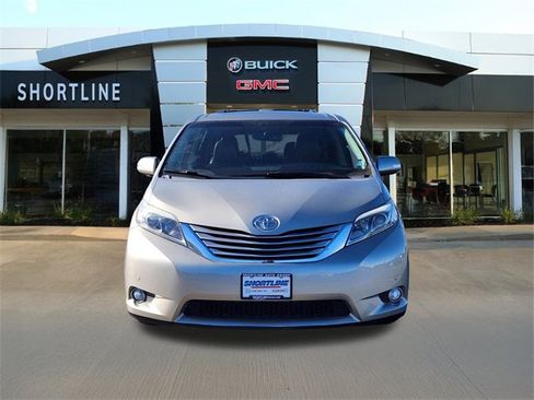 Used 2017 Toyota Sienna Limited Premium w/ Outdoor Package image 8