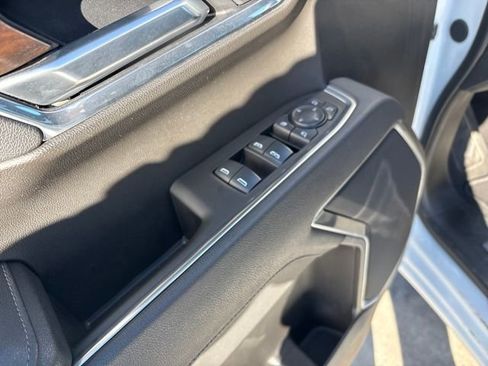 Certified 2025 GMC Sierra 1500 SLT image 11