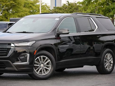 Used 2023 Chevrolet Traverse LT FWD image 17