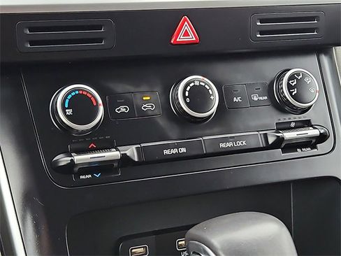 Used 2024 Kia Carnival LX image 15