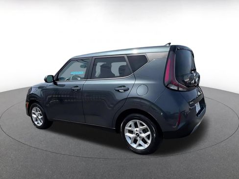 Used 2025 Kia Soul LX w/ LX Technology Package FWD image 10