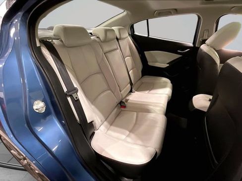 Used 2018 MAZDA MAZDA3 Grand Touring w/ Premium Equipment Package FWD image 27