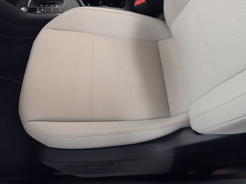 Used 2019 Volkswagen Tiguan SE FWD image 16