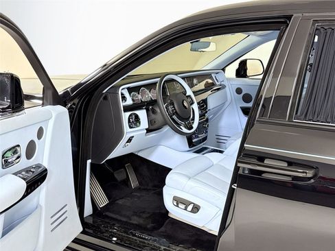 Used 2024 Rolls-Royce Phantom Sedan image 13