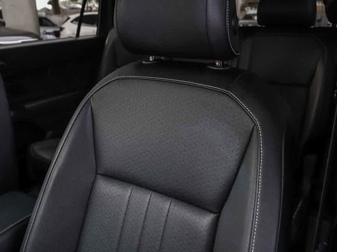 Used 2023 Volkswagen Tiguan SE R-Line image 28