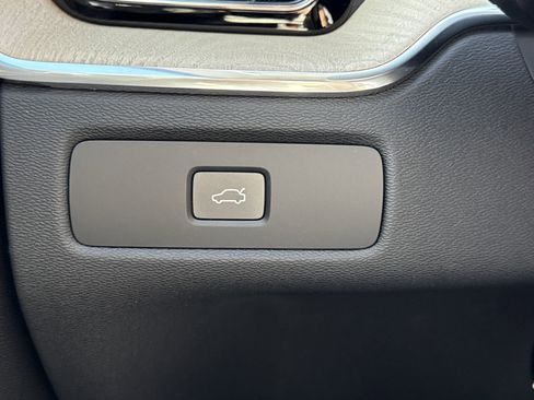 New 2026 Volvo XC60 B5 Ultra w/ Protection Package Premier image 20