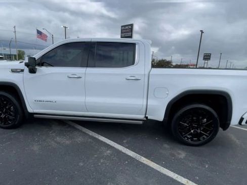 Used 2023 GMC Sierra 1500 Denali w/ Technology Package AWD/4WD image 7