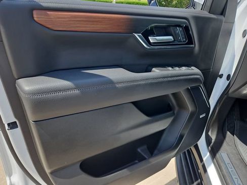 Used 2025 GMC Yukon XL Denali AWD/4WD image 21