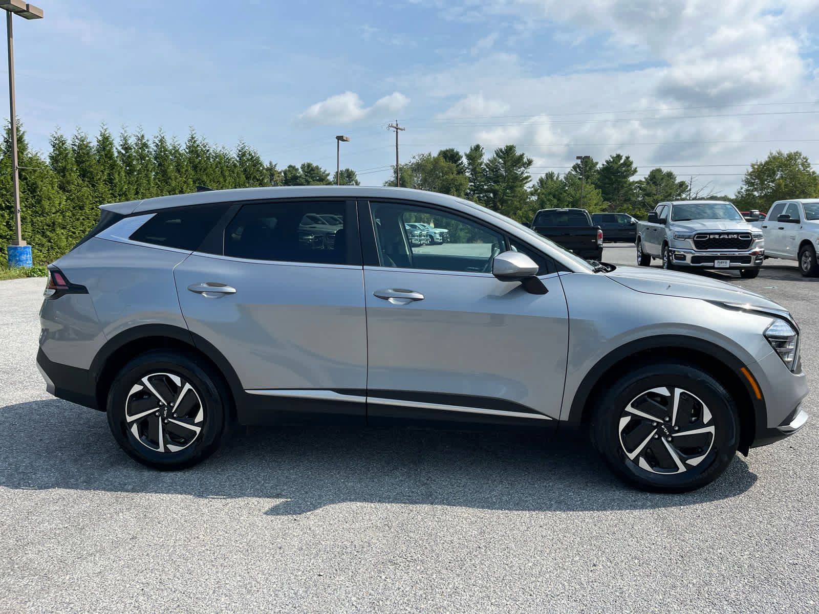 Used 2025 Kia Sportage LX AWD/4WD image 2