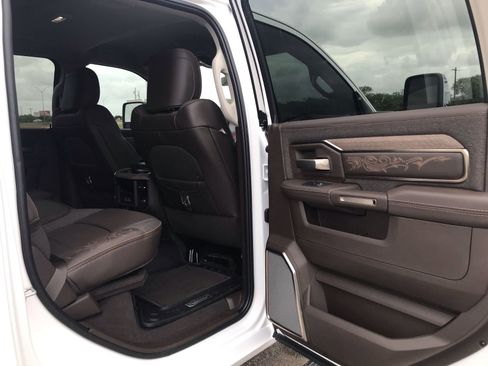 New 2025 RAM 2500 Limited AWD/4WD image 17