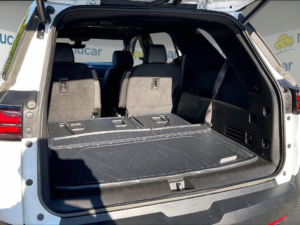 Used 2023 Chevrolet Traverse RS w/ LPO, Floor Liner Package AWD/4WD image 36